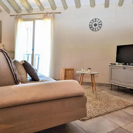 Appartement Awesome In With Wifi Vallabrègues